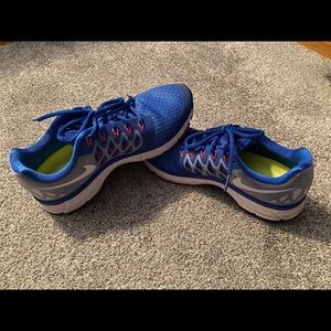 Size 8.5 Nike Tennis Shoes